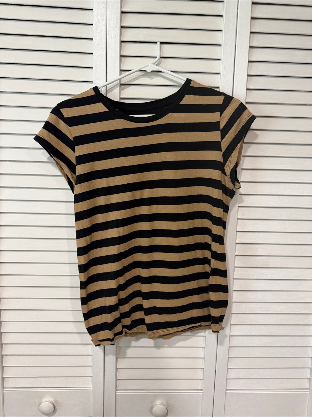 Universal Thread Black and Tan Striped Short Sleeve Tee